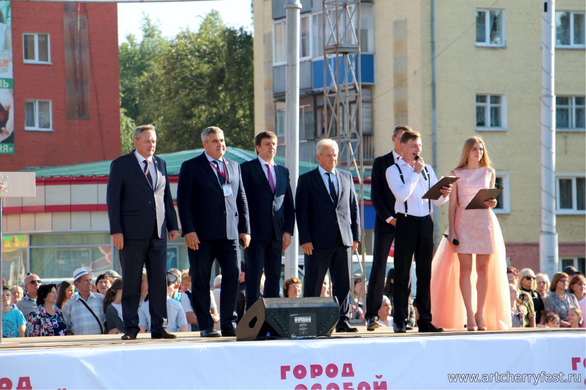 В Осинниках состоялось грандиозное открытие «Арт - фестиваля»